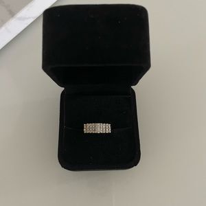Gorgeous solid 18k gold with diamonds. Size 5.5